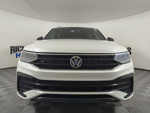 Used 2022 Volkswagen Tiguan SE R-Line image 3