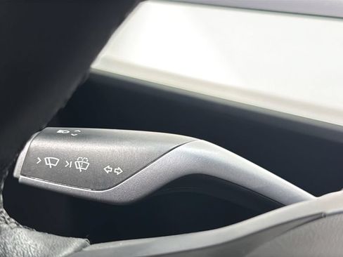 Used 2022 Tesla Model Y Long Range AWD/4WD image 26