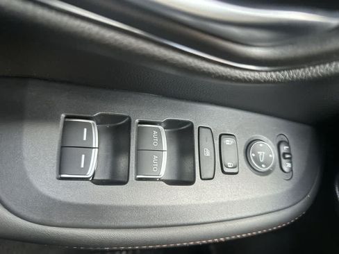 Used 2025 Honda HR-V Sport image 17