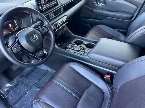 Certified 2025 Honda Pilot Black Edition image 9