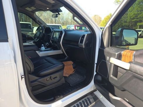 Used 2019 Ford F150 Lariat image 18