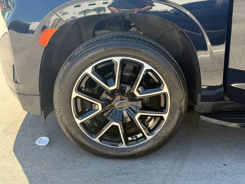Used 2021 Chevrolet Tahoe RST w/ Luxury Package RWD image 9