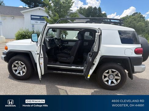 Used 2014 Toyota FJ Cruiser 4WD w/ Upgrade Package image 11