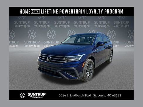 Used 2024 Volkswagen Tiguan SE w/ Panoramic Sunroof Package FWD image 1