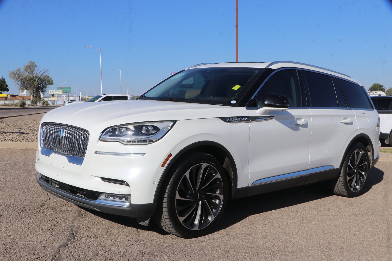 Used 2020 Lincoln Aviator Reserve w/ Equipment Group 202A AWD/4WD image 3