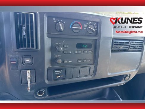Used 2004 Chevrolet Express 3500 w/ Chrome Appearance Package RWD image 21