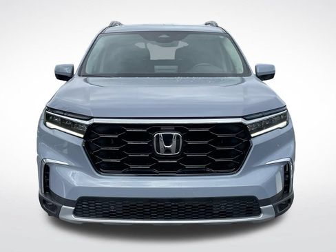 Certified 2025 Honda Pilot Touring image 9
