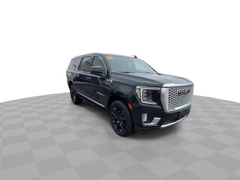 Used 2022 GMC Yukon XL Denali image 2