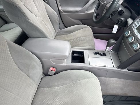 Used 2009 Toyota Camry LE FWD image 26