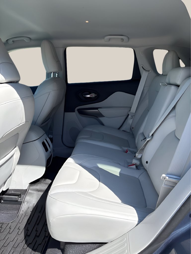 Used 2019 Jeep Cherokee Limited w/ Technology Group FWD image 13