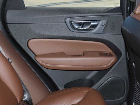 Used 2021 Volvo XC60 T5 Momentum w/ Advanced Package image 26