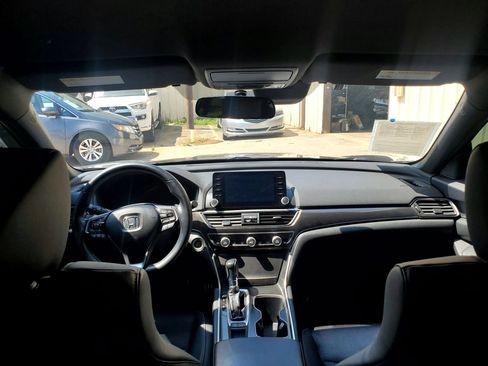 Used 2018 Honda Accord Sport image 2