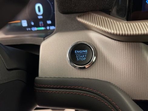 Certified 2025 Ford Explorer Active image 17