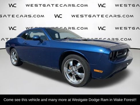 Used 2010 Dodge Challenger SE image 2