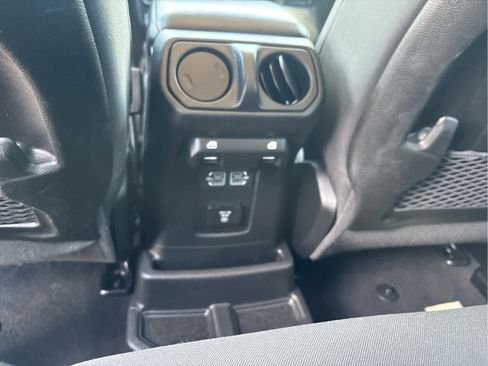 Used 2024 Jeep Wrangler Unlimited Rubicon 4xe AWD/4WD image 10