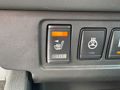 Used 2025 Nissan Frontier SV w/ SV Convenience Package image 22