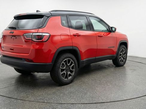 Used 2025 Jeep Compass Trailhawk AWD/4WD image 9