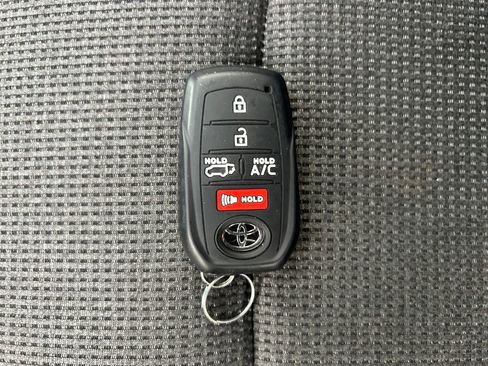 Used 2024 Toyota bZ4X XLE w/ Weather Package image 33