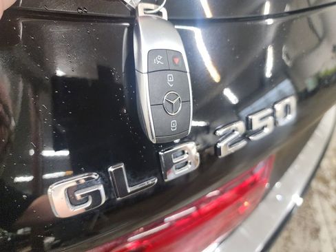 Used 2024 Mercedes-Benz GLB 250 GLB 250 image 42