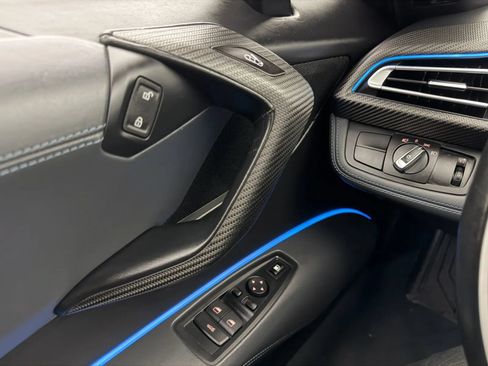 Used 2019 BMW i8 Roadster AWD/4WD image 18