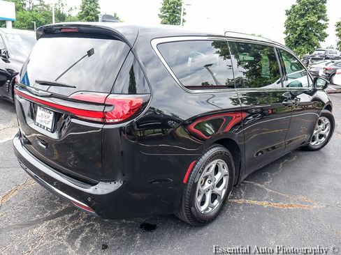 Used 2024 Chrysler Pacifica Limited FWD image 10