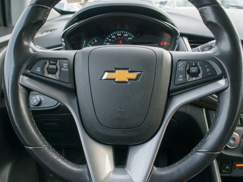 Used 2020 Chevrolet Trax LT w/ LT Convenience Package image 27