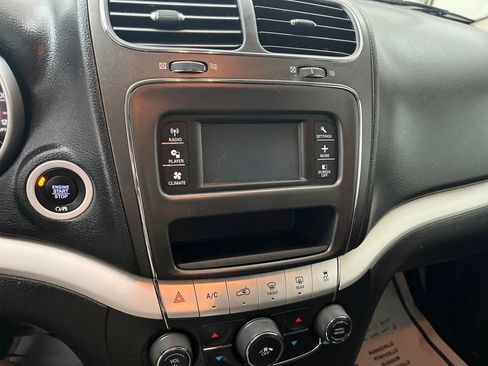 Used 2020 Dodge Journey SE w/ SE Popular Equipment Group FWD image 19