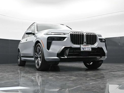 Used 2026 BMW X7 xDrive40i w/ Executive Package image 26
