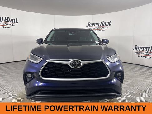 Used 2021 Toyota Highlander XLE FWD image 3