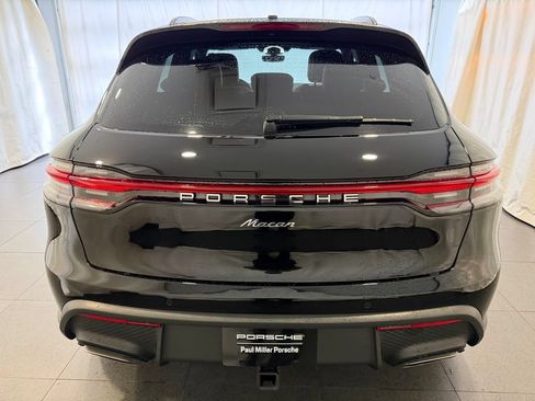 Certified 2026 Porsche Macan AWD/4WD image 8