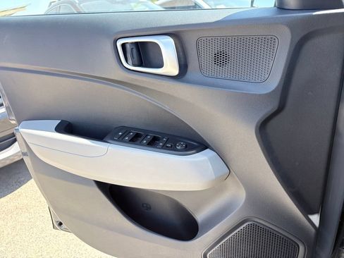 Used 2025 Hyundai Venue SEL FWD image 14