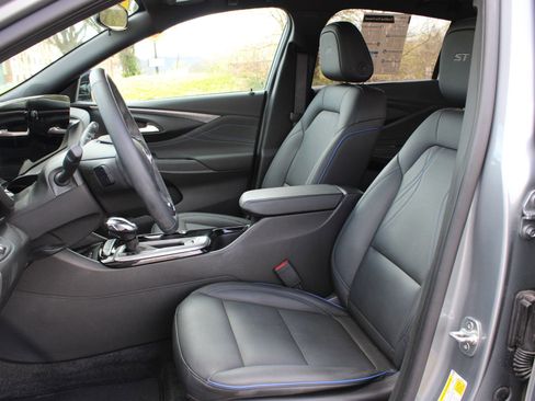 Used 2024 Buick Envista Sport Touring w/ Convenience I Package FWD image 15