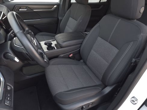 Used 2025 GMC Acadia Elevation image 8