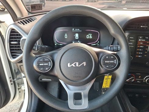 Used 2023 Kia Soul LX FWD image 19