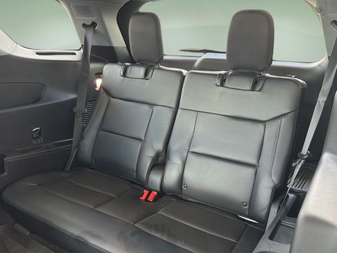 Used 2023 Ford Explorer Limited w/ Equipment Group 301A AWD/4WD image 16