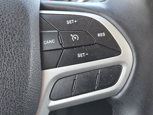 Used 2018 Jeep Cherokee Trailhawk w/ Cold Weather Group AWD/4WD image 8