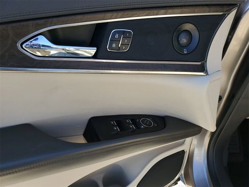 Used 2019 Lincoln Nautilus Reserve image 19