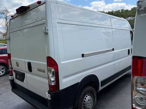 Used 2024 RAM ProMaster 2500 w/ Convenience Group FWD image 2