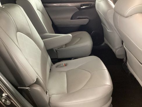 Used 2020 Toyota Highlander Platinum AWD/4WD image 20
