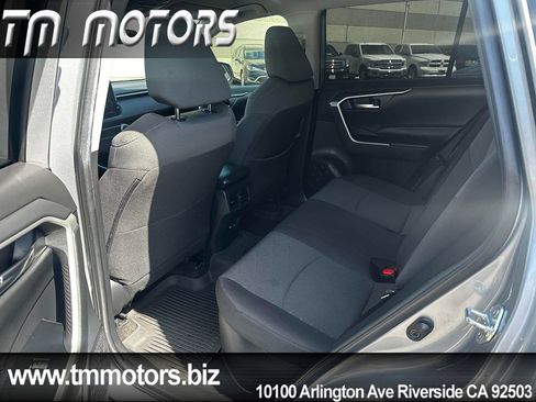 Used 2021 Toyota RAV4 XLE AWD/4WD image 17