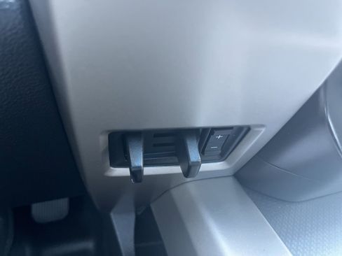 Used 2015 Ford F150 XLT image 21