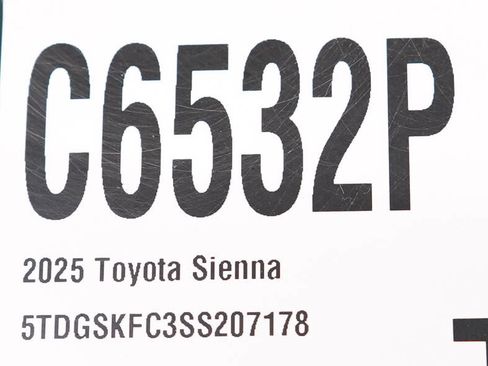 Used 2025 Toyota Sienna XSE AWD/4WD image 29