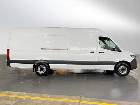 Used 2025 Mercedes-Benz Sprinter 2500 image 2
