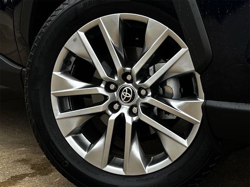 Used 2023 Toyota RAV4 XLE Premium image 31