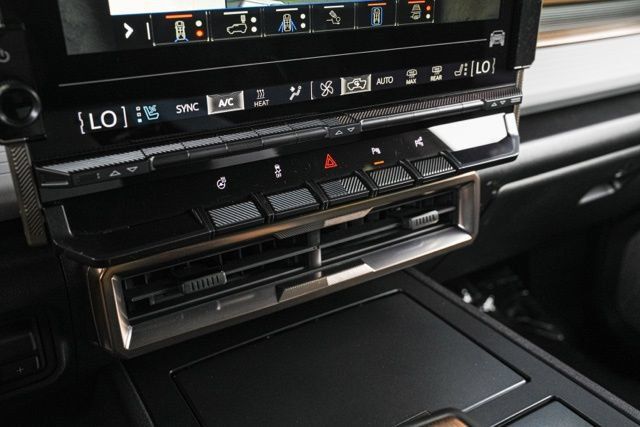 Used 2025 GMC Hummer EV 3X AWD/4WD image 39