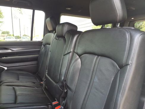 Used 2024 Jeep Wagoneer L Series II RWD image 12