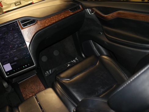 Used 2020 Tesla Model X image 22