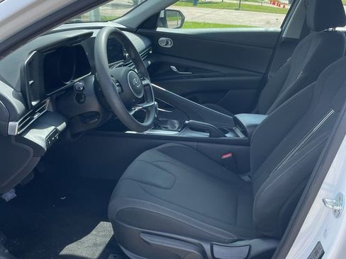 Used 2022 Hyundai Elantra SEL w/ Cargo Package FWD image 18