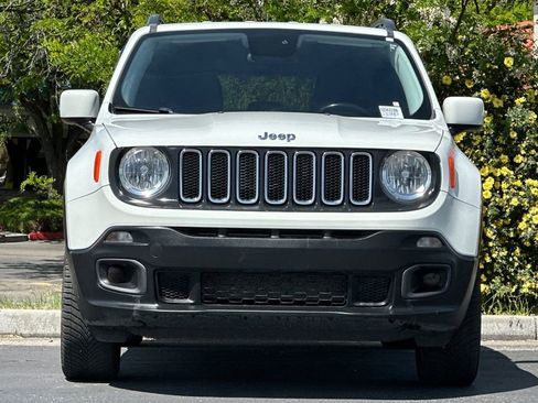 Used 2017 Jeep Renegade Latitude AWD/4WD image 9