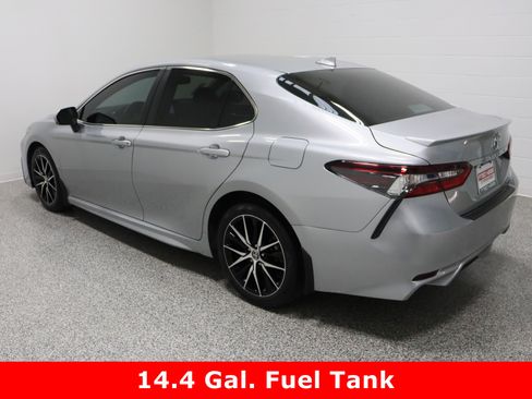 Used 2022 Toyota Camry SE image 9